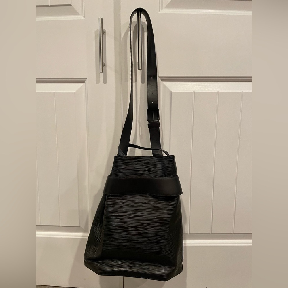 Louis Vuitton Black Epi Leather Sac d’Epaule VI1905